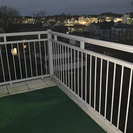 Sudstadt-fewo Mit Grossem Balkon Nahe Und - Uber Den Dachern Von Whv Apartment Wilhelmshaven